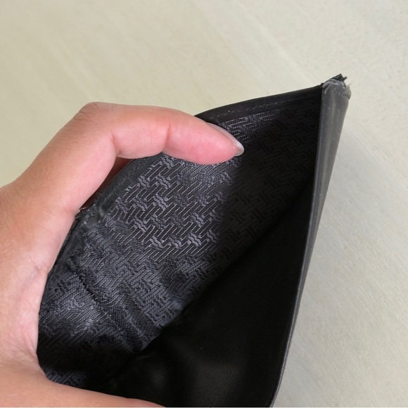 TUMI Sleek Black Leather Men's Wallet - Picture 9 of 9